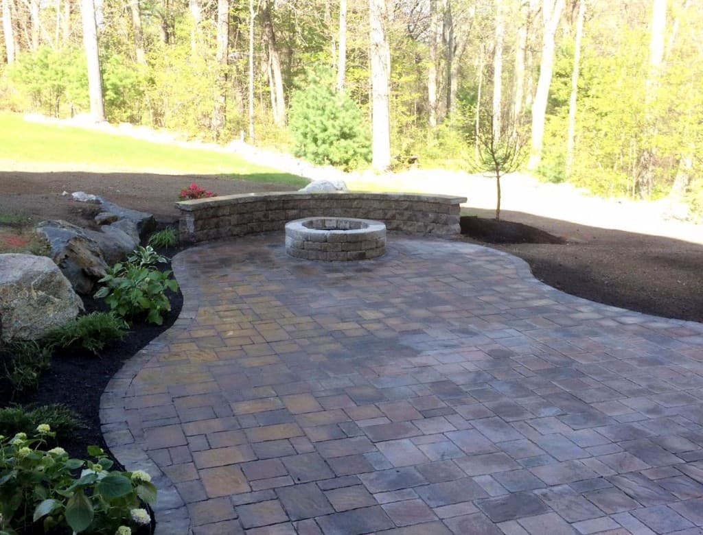 Curved patio with fire pit and seat wall