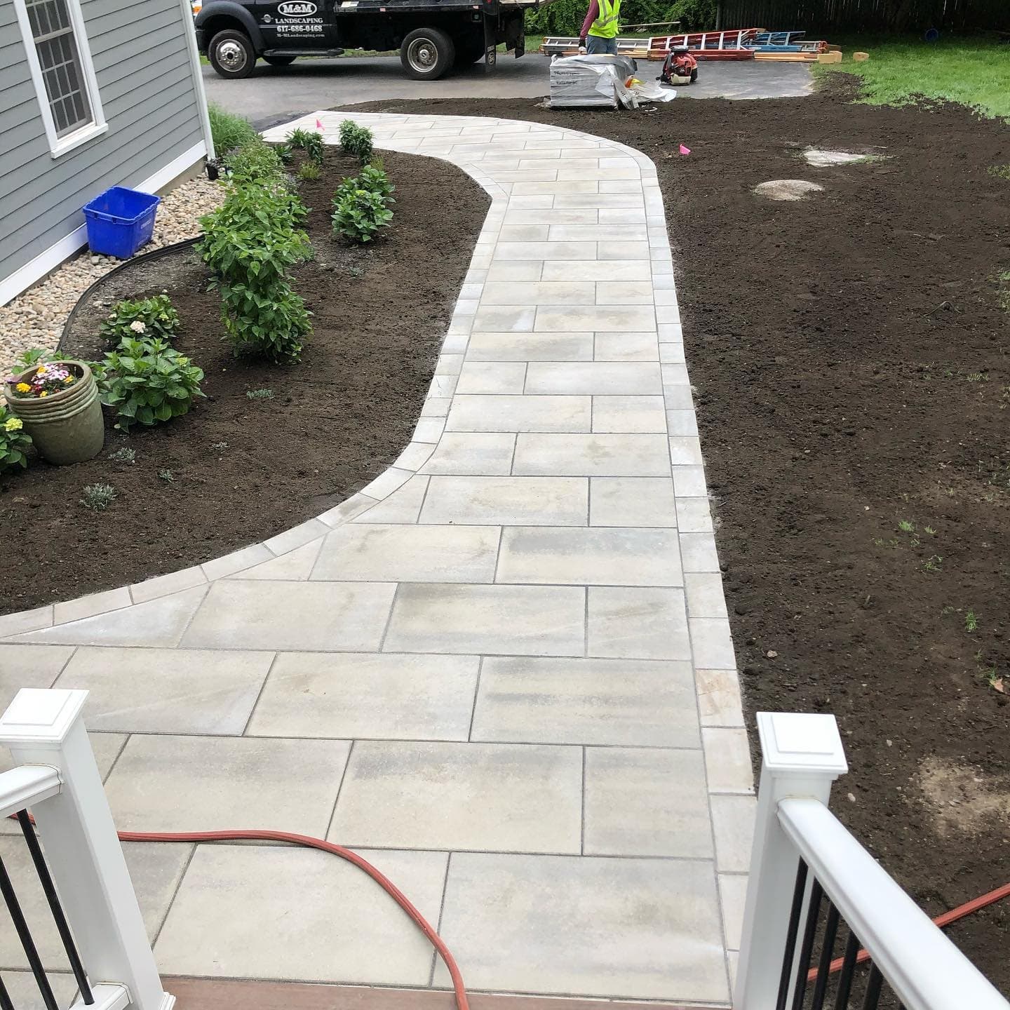 Curved paver front walk